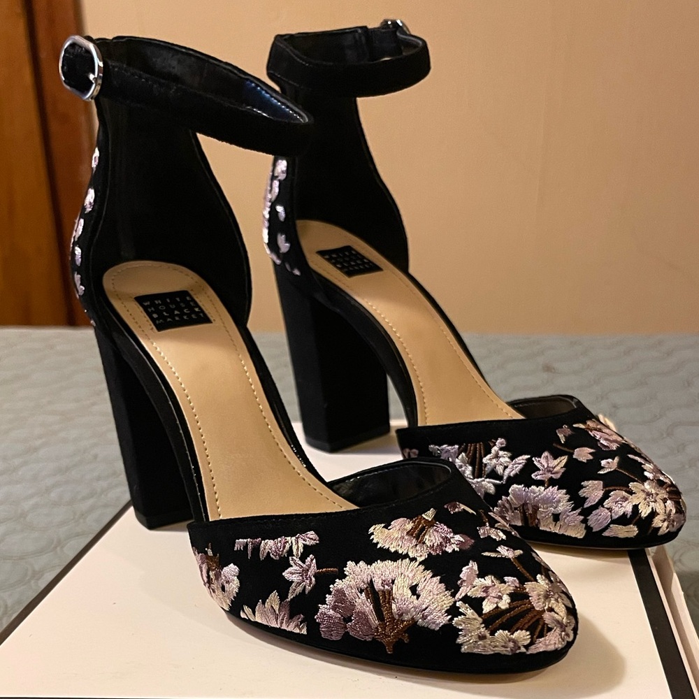 NWT WHBM EMBROIDERED SUEDE CHUNKY HEELS, Sz 8